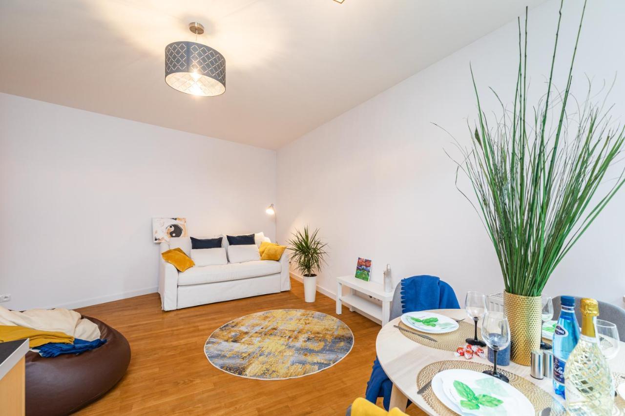 Апартаменти Superapart Wilanowska 7, "Pet-Friendly With Elevator & Parking" Варшава Екстер'єр фото